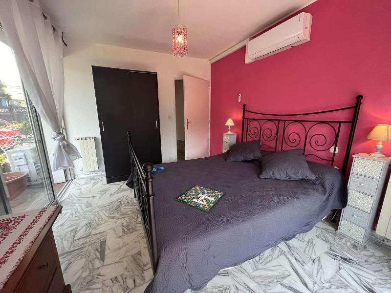 Appartement T2 avec Terrasse et Parking Privé à 300m de Port Fréjus - FR-1-226A-58 - image 6