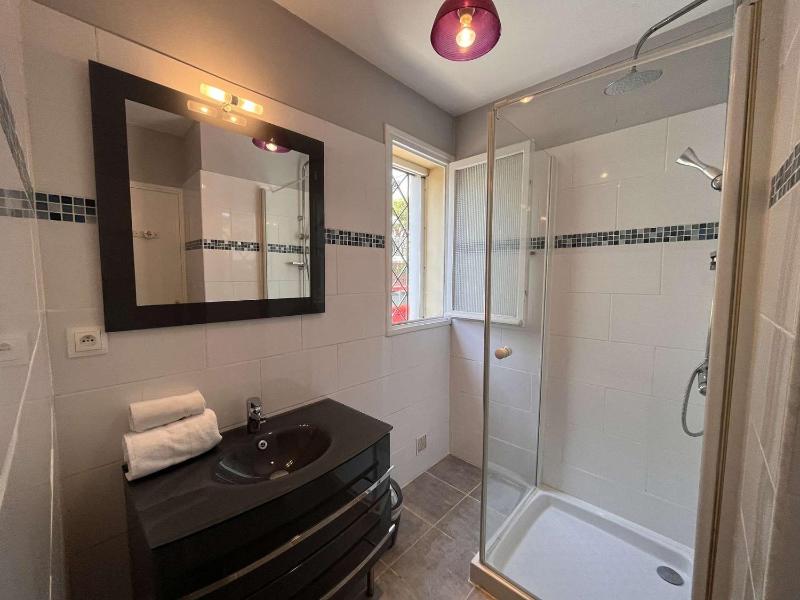Appartement T2 avec Terrasse et Parking Privé à 300m de Port Fréjus - FR-1-226A-58 - image 3