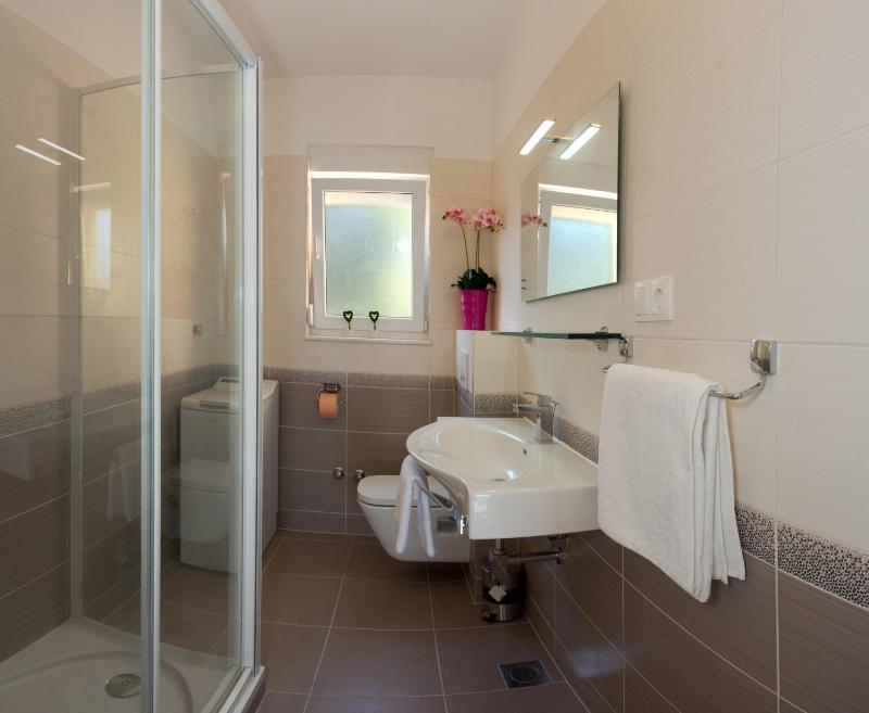 Luxury One-Bedroom Apartment with Sea View 3rd Floor image 2