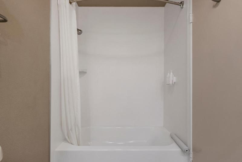 Deluxe King Room image 2
