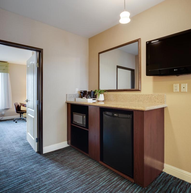 One-Bedroom King Suite image 2