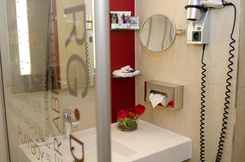 Superior Twin Room image 2
