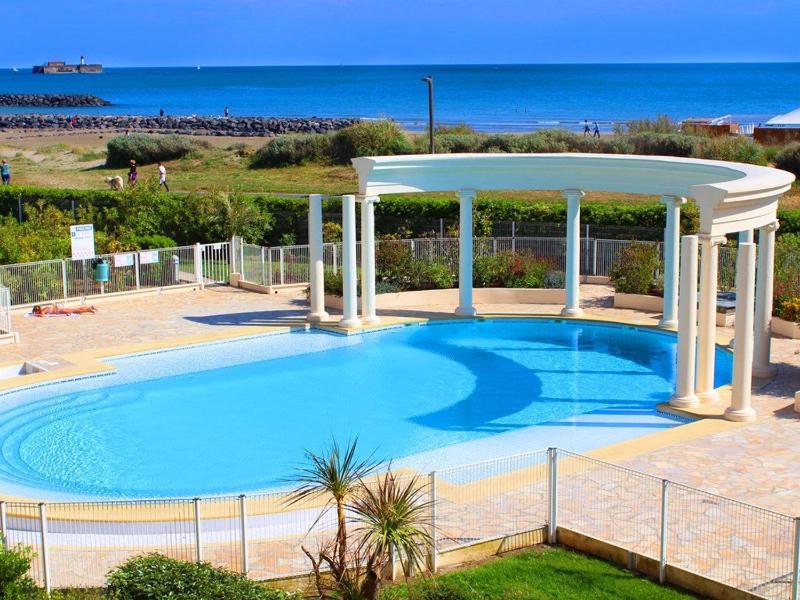 Agréable T3 avec terrasse et grande piscine, à deux pas de la plage - FR-1-607-101 Images