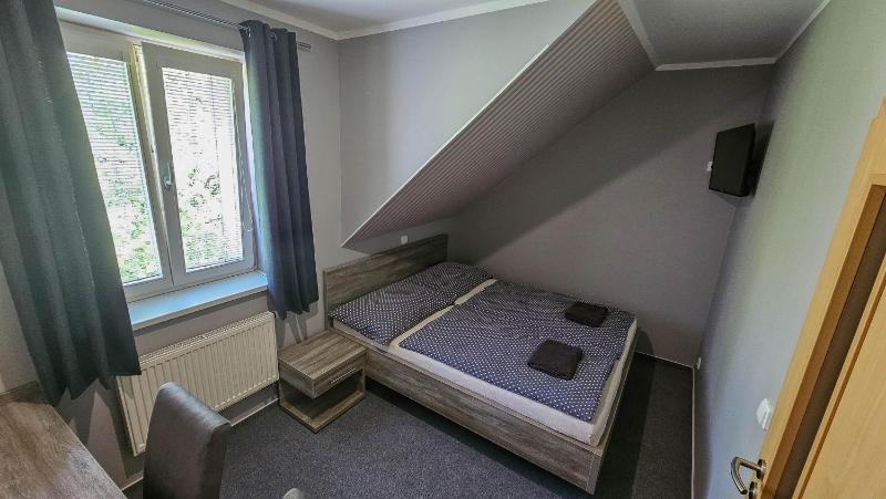 Double Room image 4