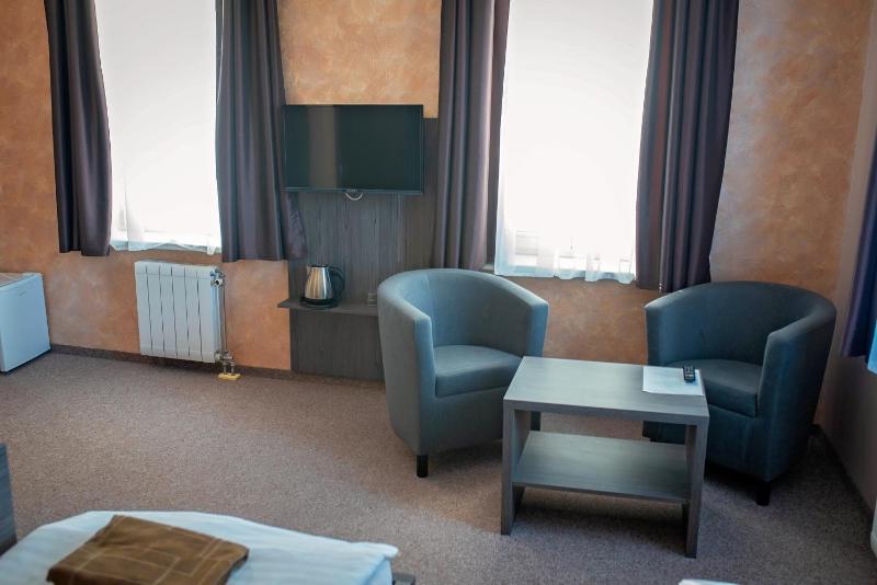 Standard Twin Room image 2