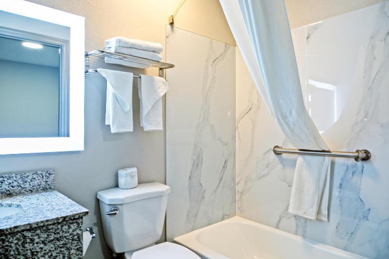 Double Room with Two Double Beds - Non-Smoking image 3