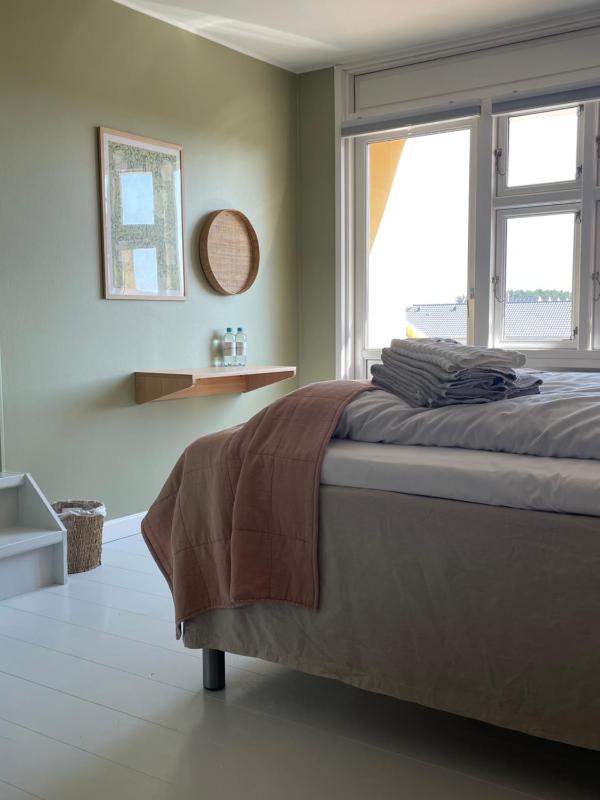 Deluxe Double Room with Balcony image 2
