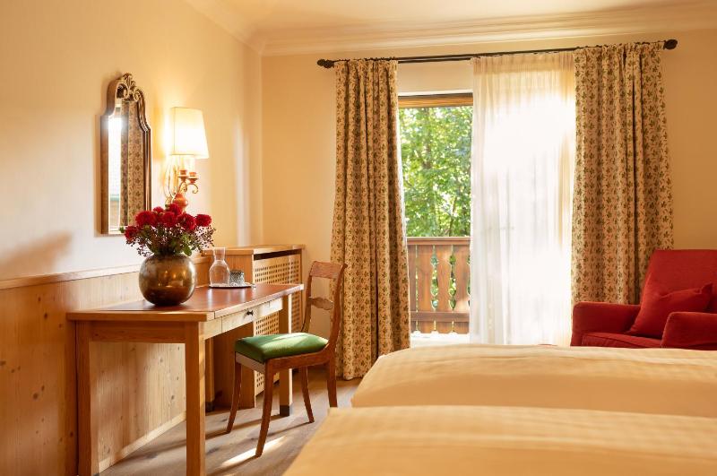 Double Room with Balcony image 4