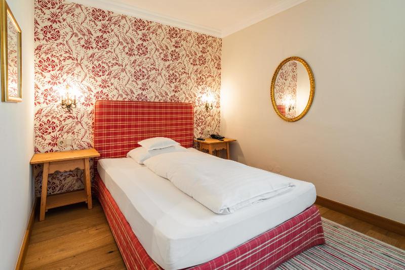 Small Double Room image 2