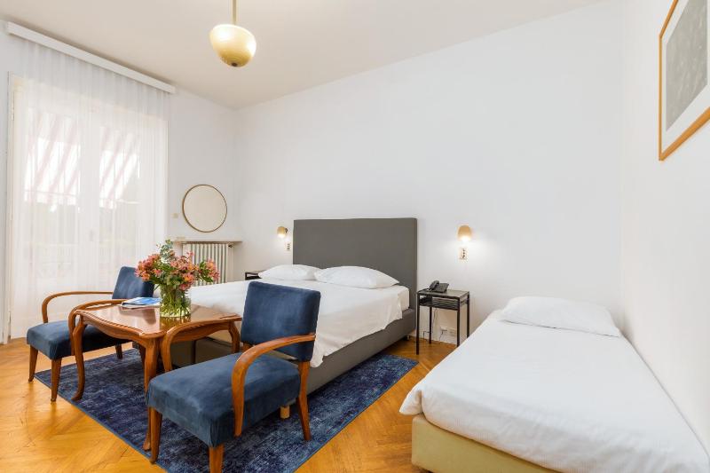 Family Room with Sea View and Balcony image 1