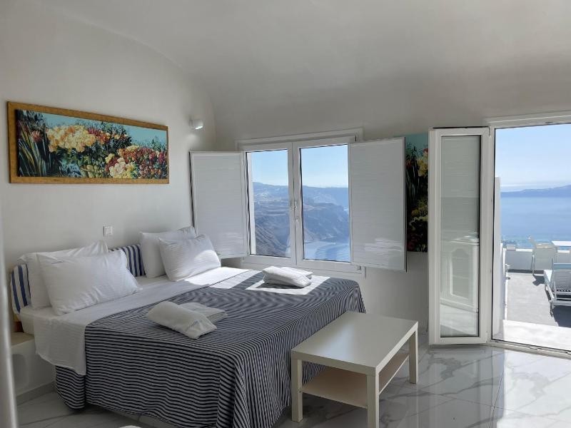 Caldera Mare Suite with Hot Tub image 4