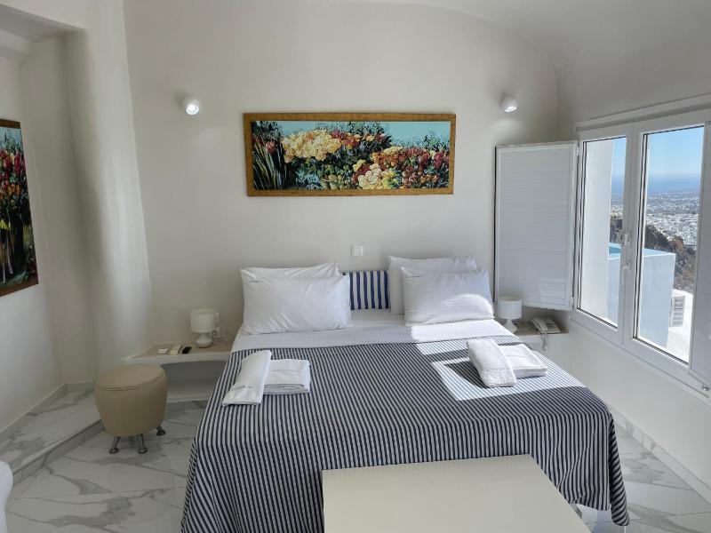 Caldera Mare Suite with Hot Tub image 3