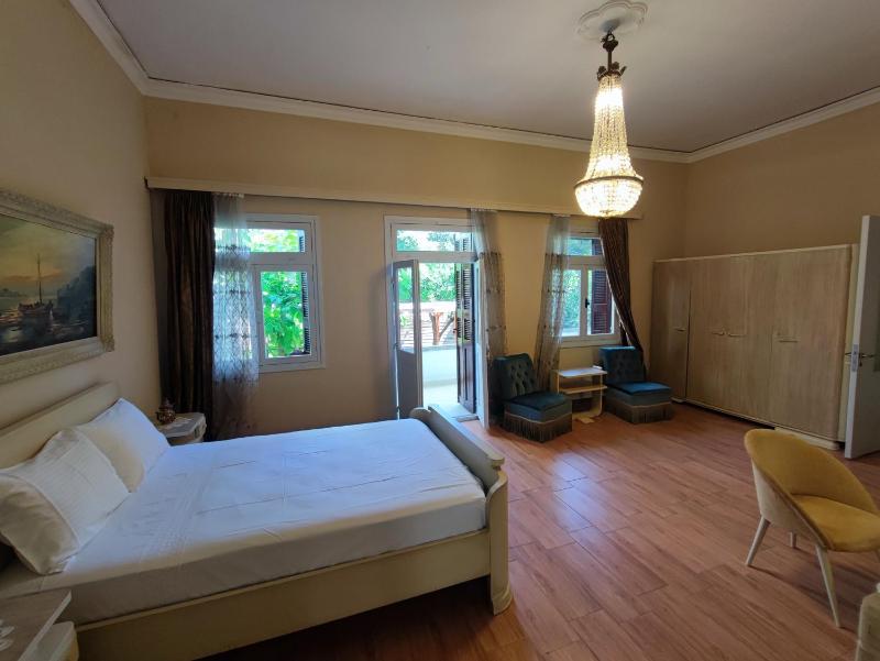 Elpida Downtown Garden Villa - Historic Home Chania Center - image 12