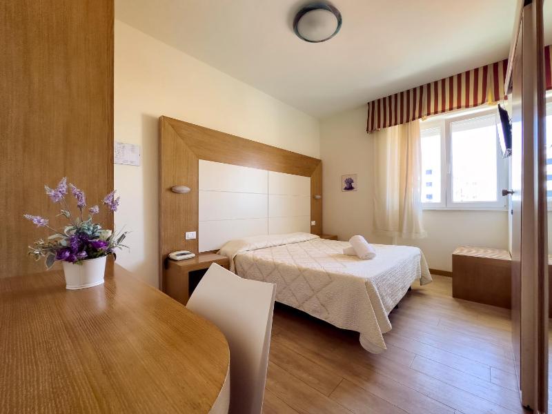 Double Room image 1