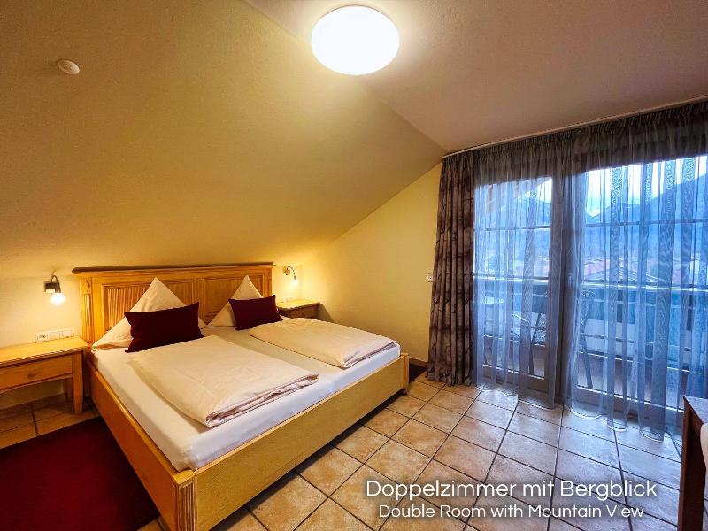 Double Room with Mountain View image 1