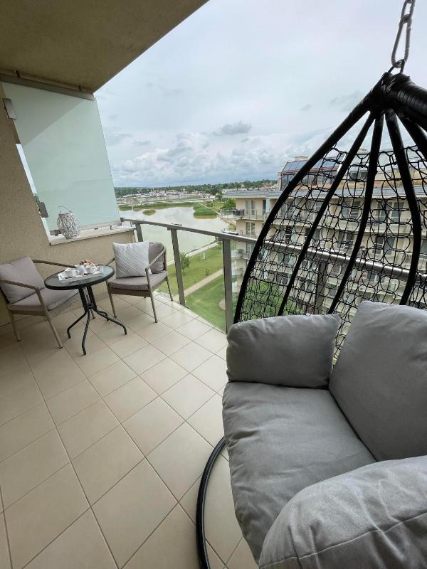 Superior Studio Apartment with lake View image 1