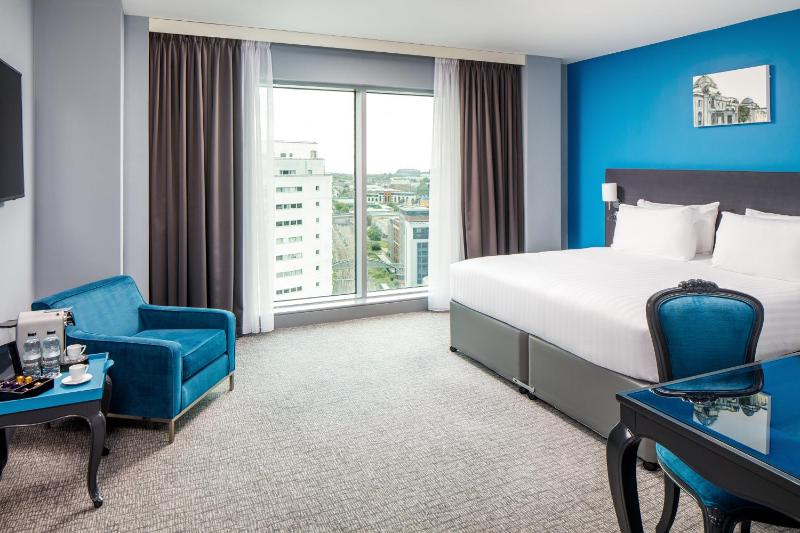 Superior Room with City View image 3
