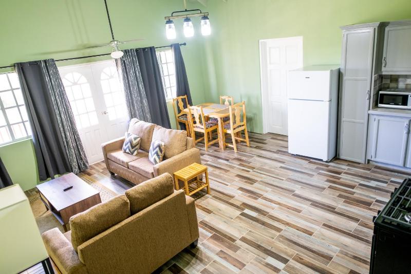 Golden Palms Apartment - image 12