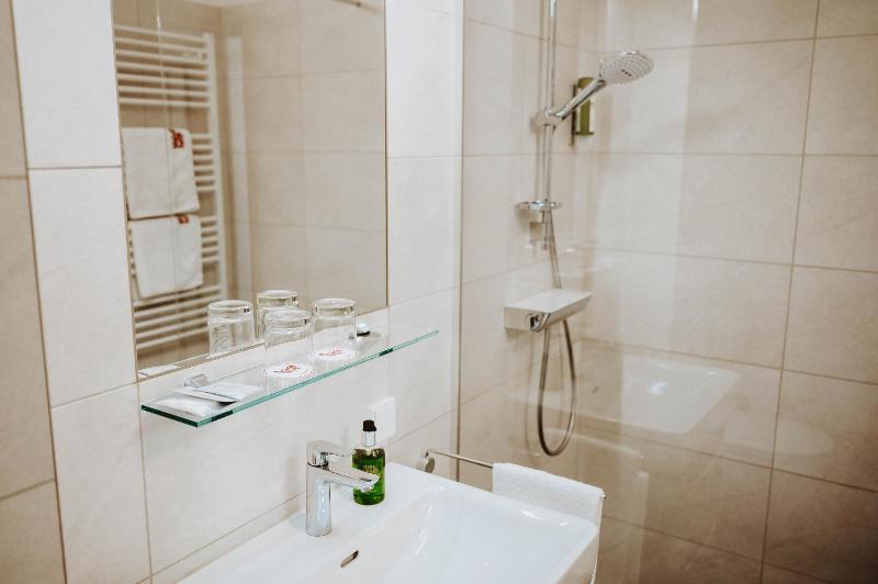 Economy Double or Twin Room image 3