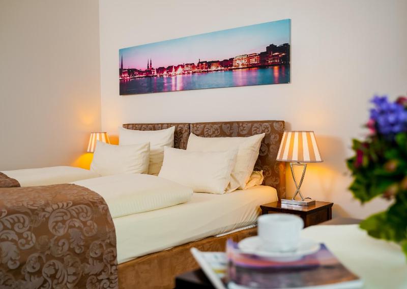 Double Room image 3