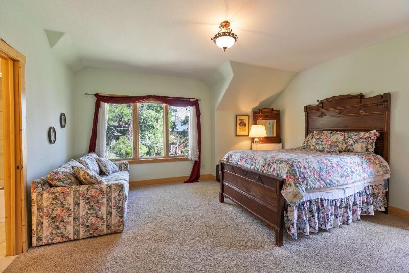 Hohenmark Haus Home: Great Year-Round Location - image 9