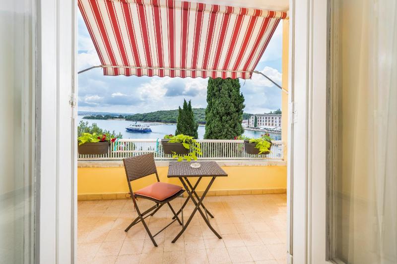 Single Room with Sea View and Balcony image 3