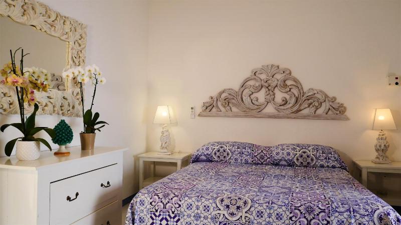 Double Room image 3