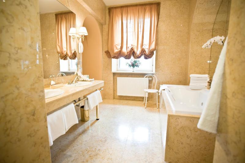 Presidential Suite image 3