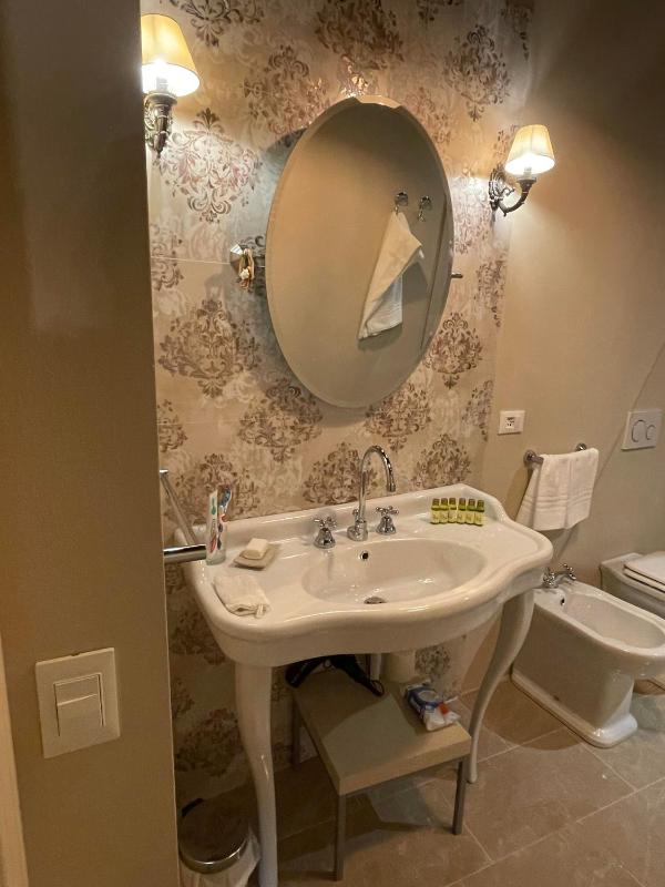 Deluxe Suite image 4