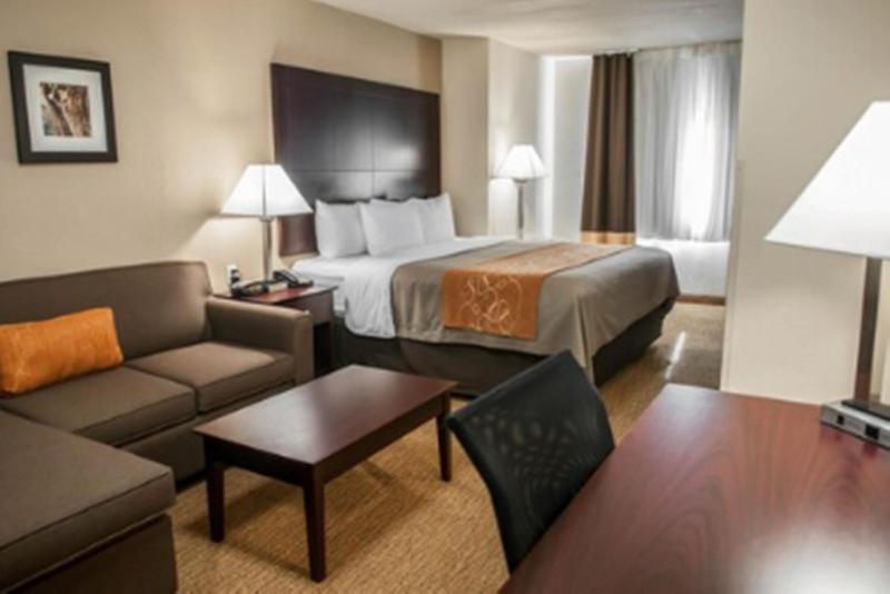 King Suite - Accessible/Non-Smoking image 3