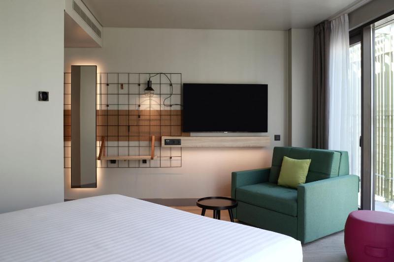 Moxy Athens City - image 2