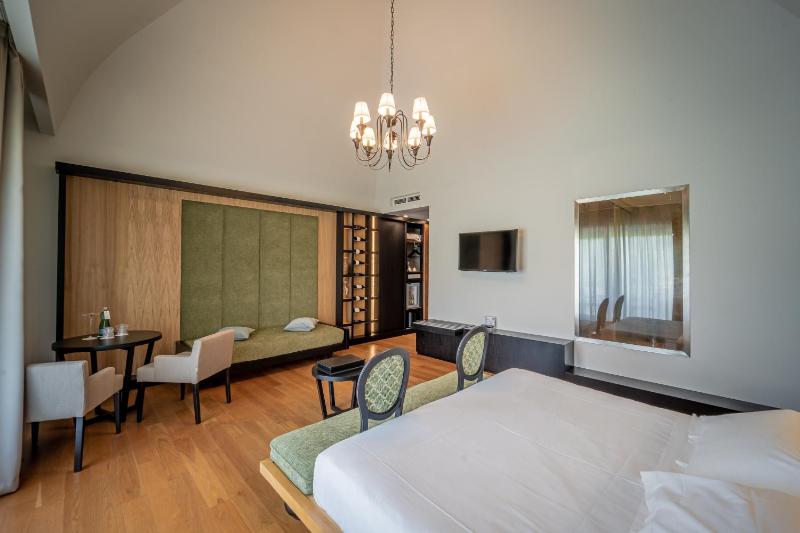 Junior Suite image 2