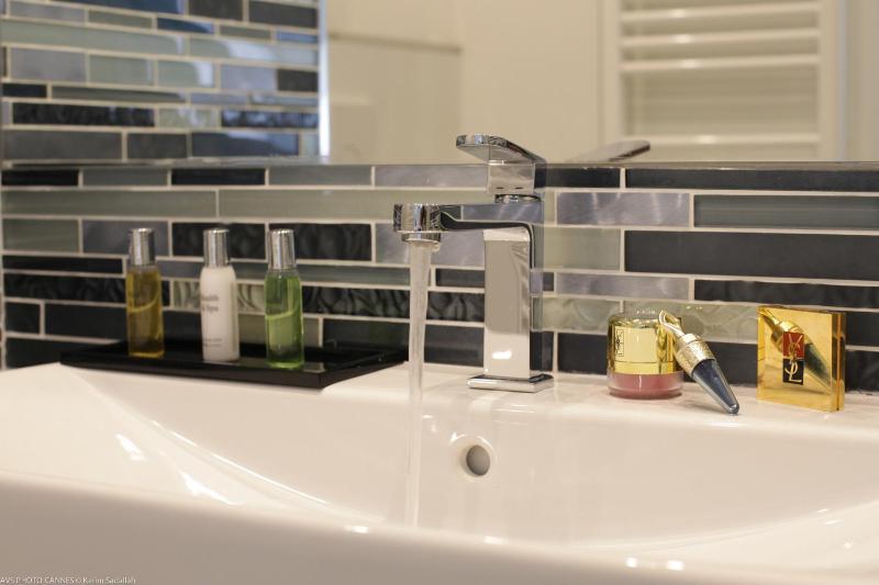 Deluxe Studio image 3