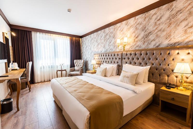 Superior Double or Twin Room with Sea View image 4