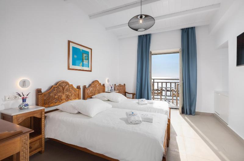 Double or Twin Room with Sea View image 3