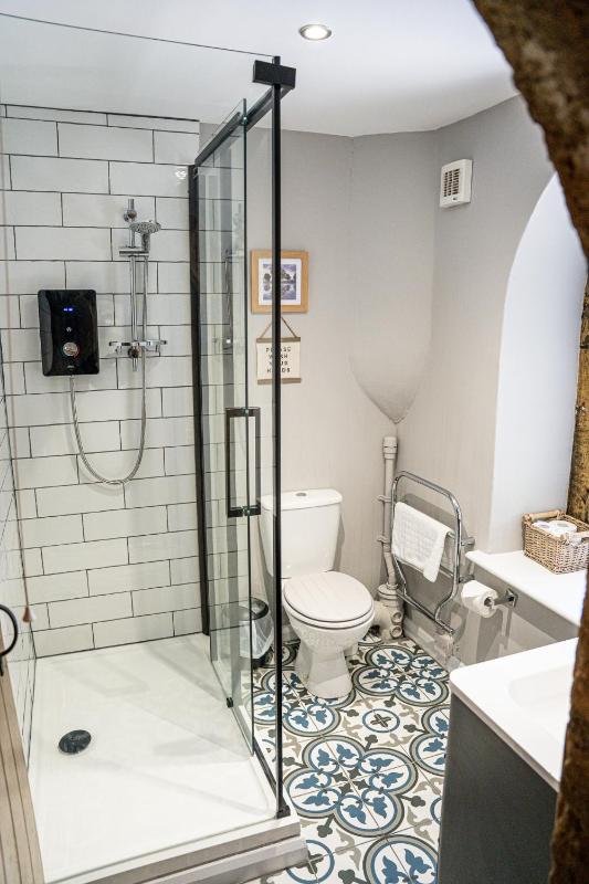 Triple Room with Shower image 3