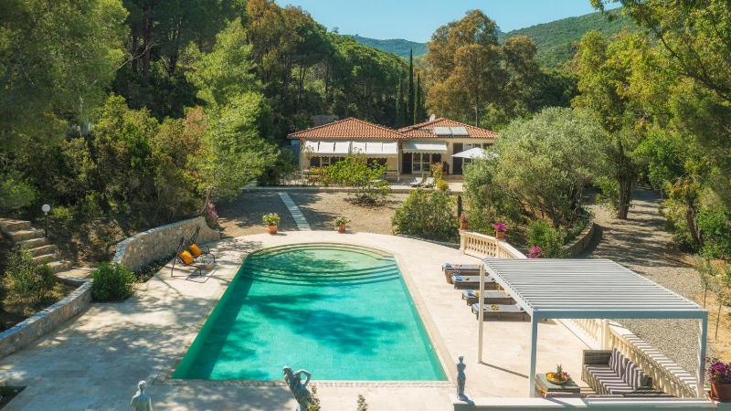 VILLA LACONELLA 8&4 Emma Villas - image 1