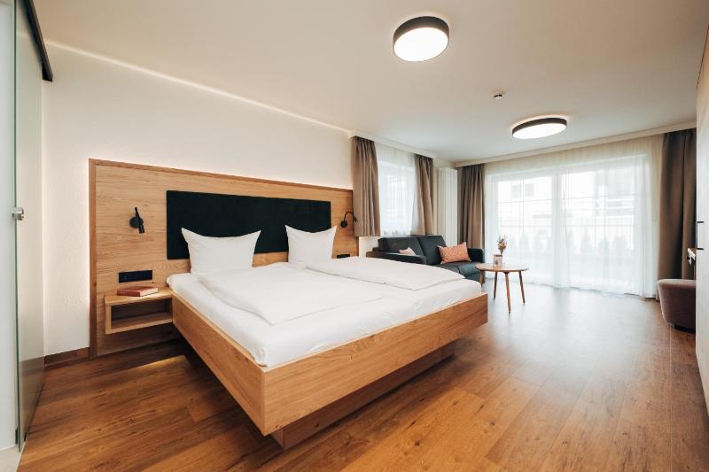Superior Double Room with Balcony image 1