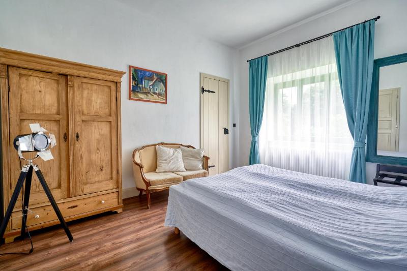 Three-Bedroom House image 4
