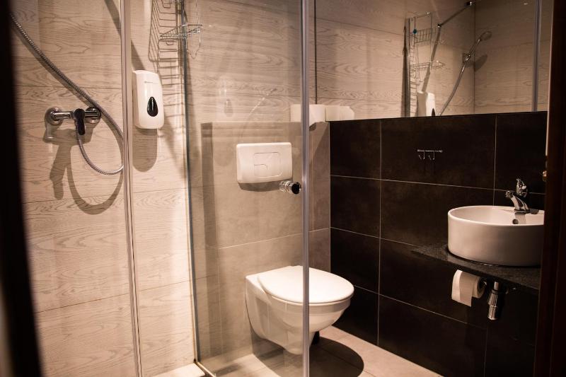 Single Room with Bathroom image 1
