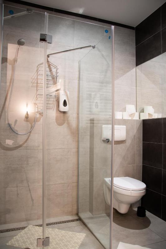 Twin Room with Private Bathroom image 3