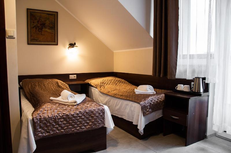 Triple Room with Bathroom image 3