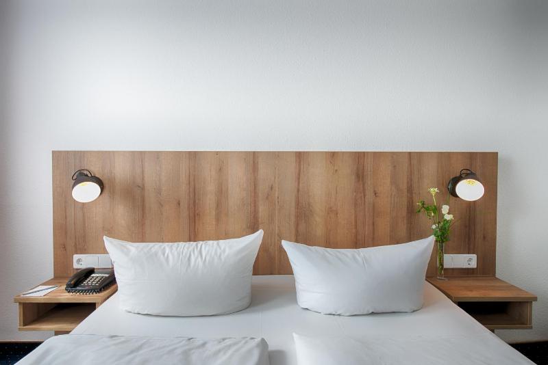 Business Single Room image 4