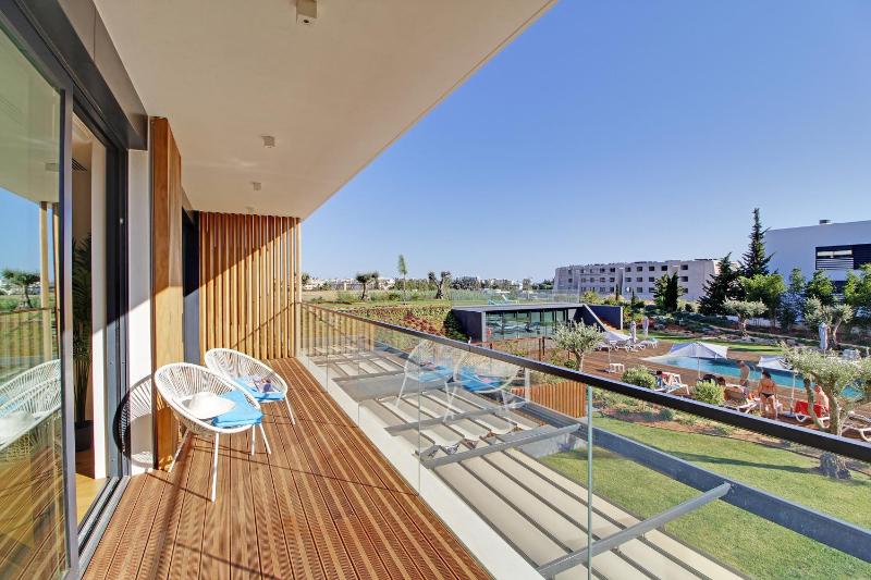 White & Nature Apartment - image 13