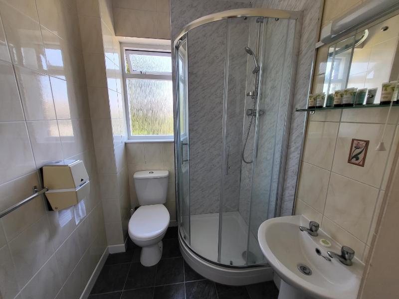 Triple Room with Sea View - Mid Floor image 4