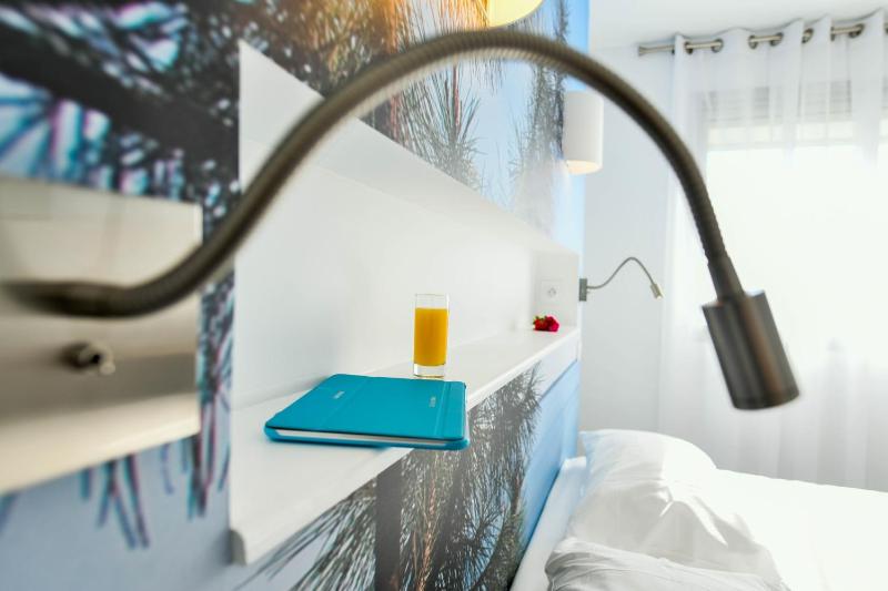 Superior Triple Room with Terrace image 2