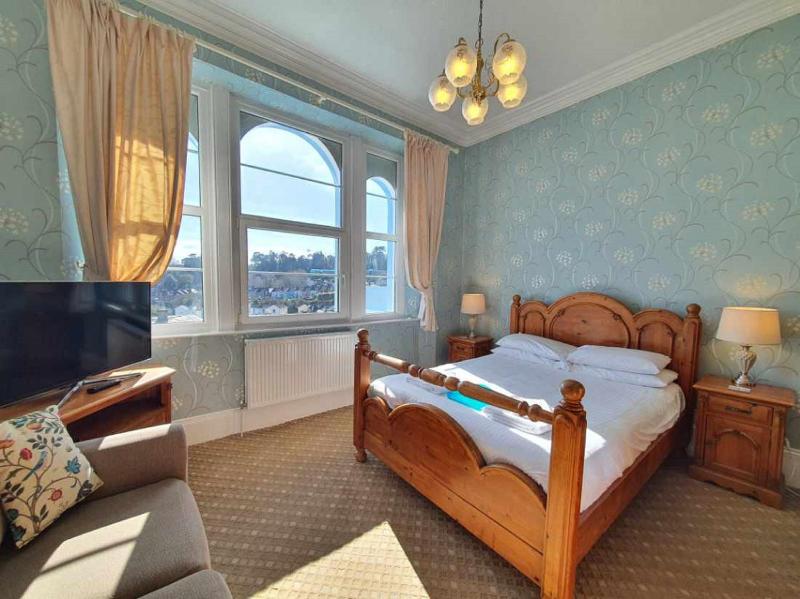 Deluxe Queen Room image 1