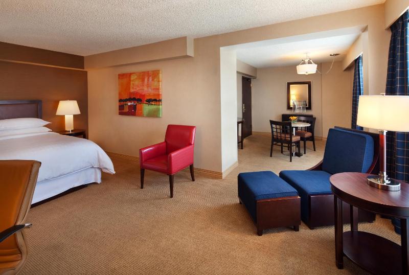 Club lounge access, Junior Suite, 1 King image 3