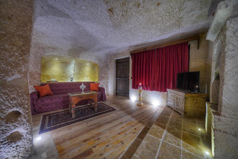 Antique Cave Suite image 4