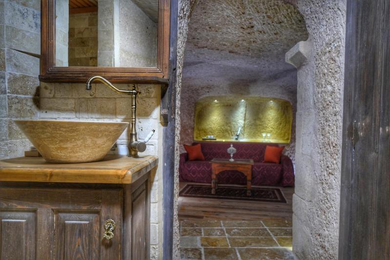 Antique Cave Suite image 3